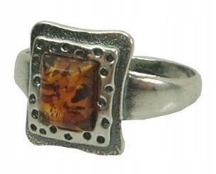 Pierścionek srebrny z bursztynem koniakowym Kropki (rozmiar 17) Pierścionek srebrny z bursztynem koniakowym Kropki (rozmiar 17)